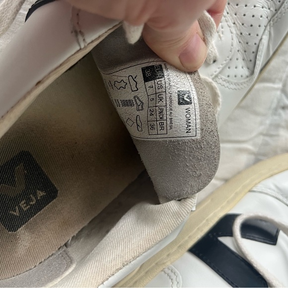 Veja Size 7 Black & White - Picture 6 of 10